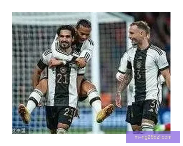 拉齐奥上半场0-2落后 科莫双响震惊球迷